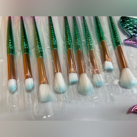 💥🧜♀️NEW💥MAKEUP Brush set 11 pieces Mermaid iridescent green purple eyes… - Picture 11 of 16